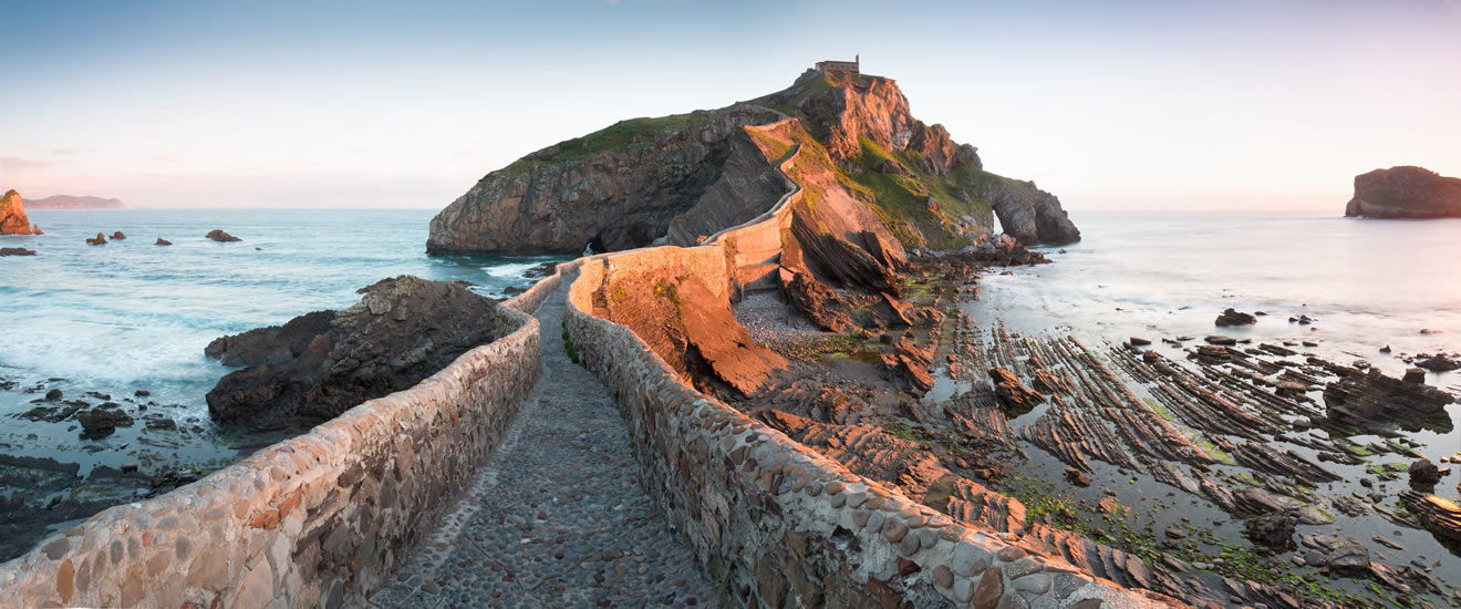 Séjournez à Haitzalde et visitez Gaztelugatxe et toute la côte basque