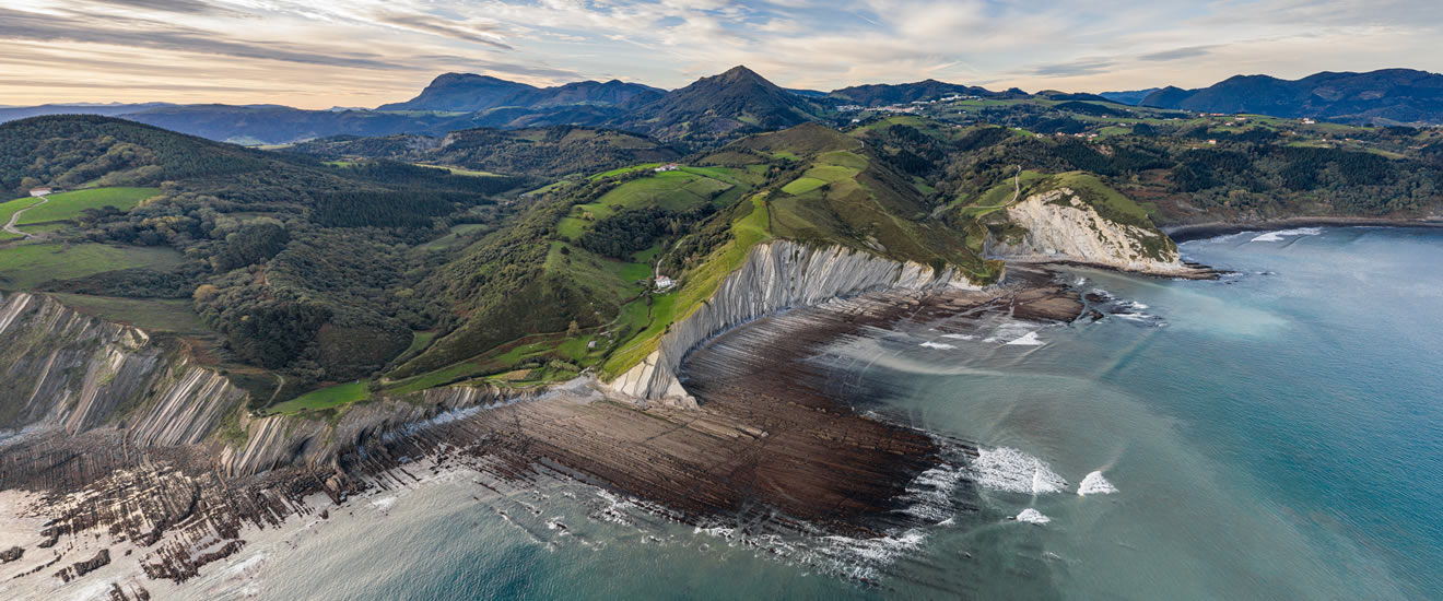 We are just 1 km away from Mutriku, where you will enjoy the Basque culture and gastronomy