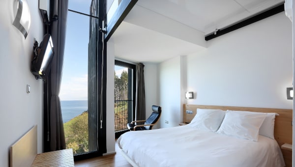 Haitzalde offers you a panoramic view of the Basque coastline over the cliffs of Mutriku