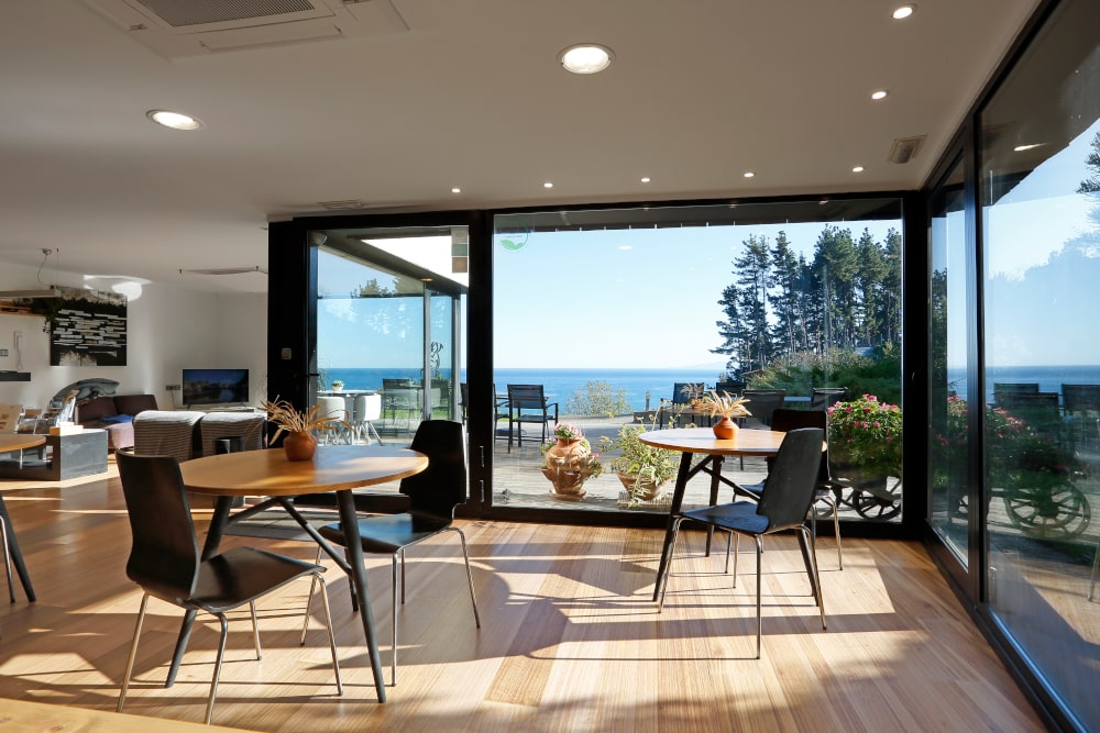 Rooms overlooking the Bay of Biscay with sea views at Haitzalde rural house in Mutriku